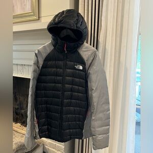 Men’s Northface Down Puffer Jacket w Hoodie - Large